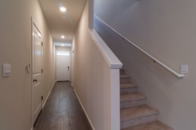 Foto del edificio - Beautiful  3 Bedroom 2.5 bathroom Townhouse-Battle Ground School District