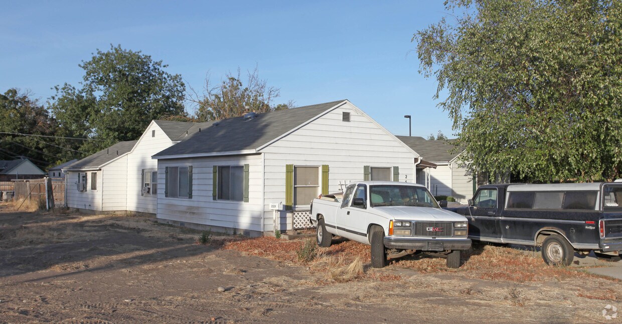 Primary Photo - 2525-2529 W State St