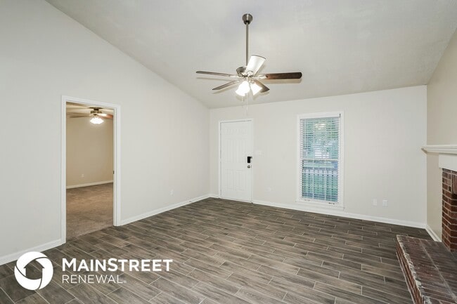 Building Photo - 537 Riverview Dr