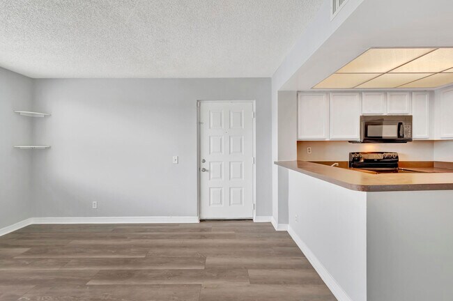Building Photo - 738 Executive Center Dr