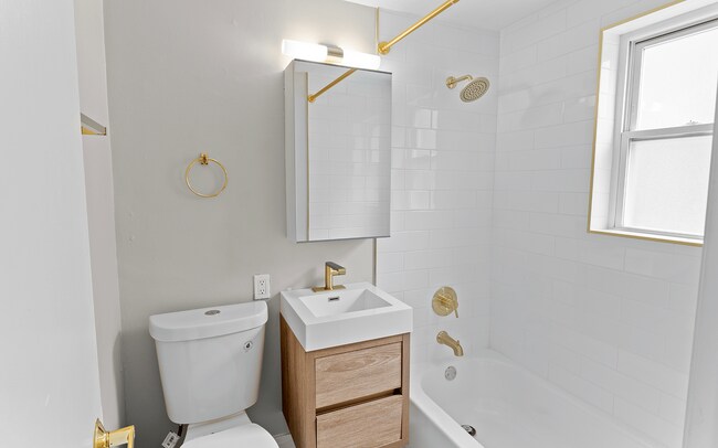 El baño de The Flats at Wasson Way - The Flats at Wasson Way