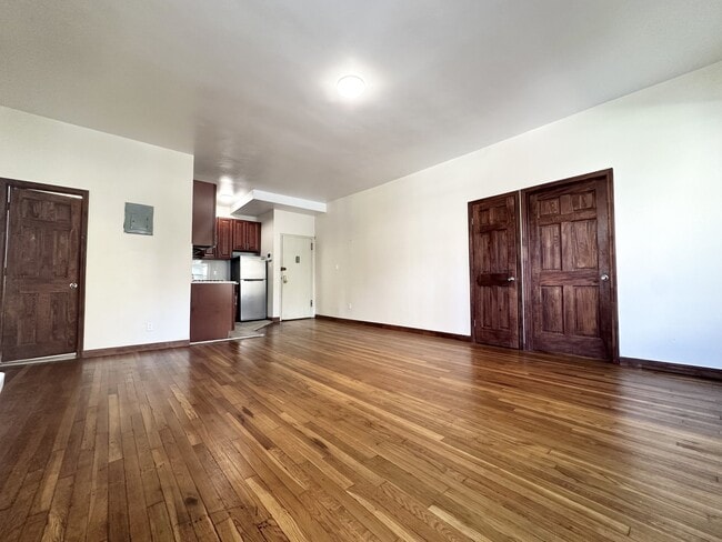 Building Photo - 240 W 104th St