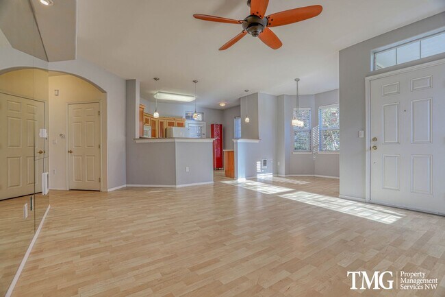 Foto del edificio - Spacious Ground-Level 2BD Condo with Garage & Resort-Style Amenities