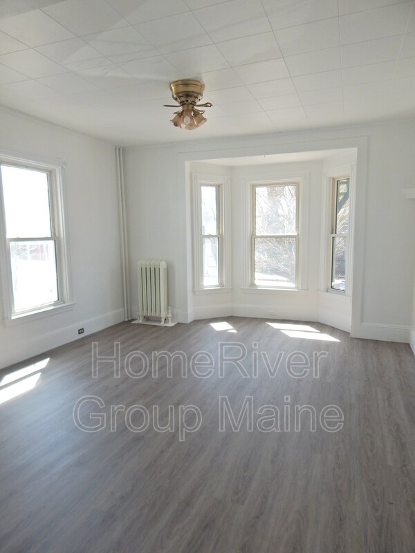 Building Photo - 219 Valley St