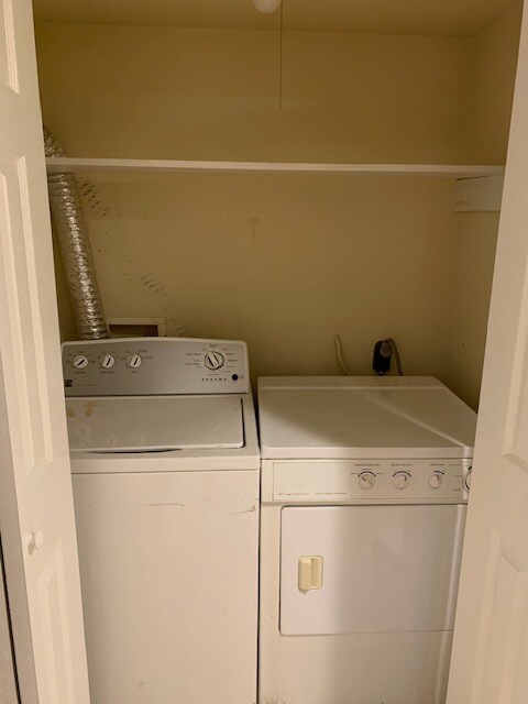 Lavadora y secadora compartidas - 2208 Vermont Ave