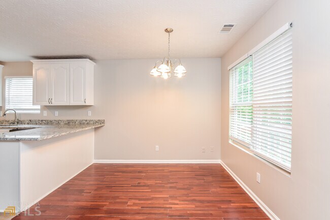 Foto del edificio - 1015 Crooked Creek Rd