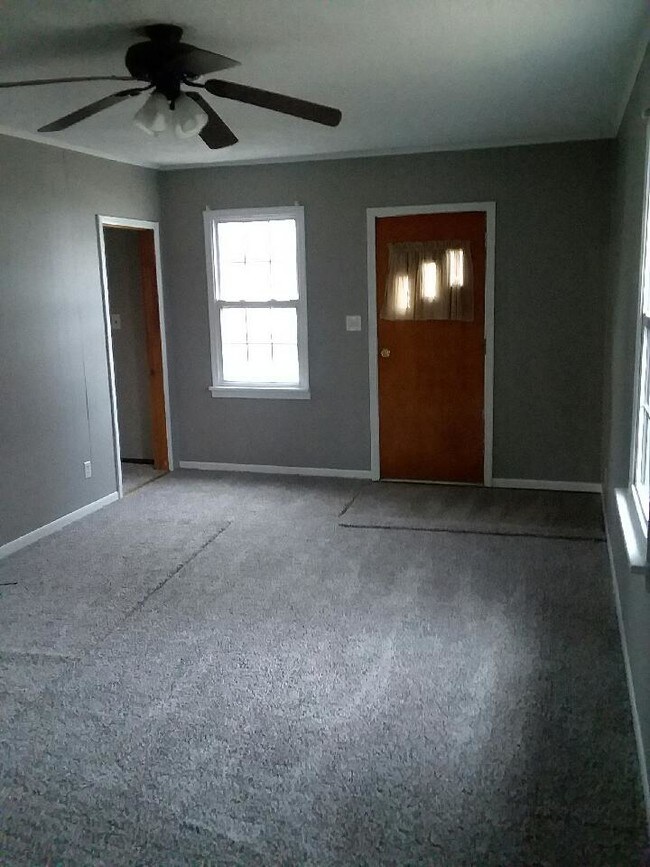 105 N Vine St, Freeburg, IL 62243