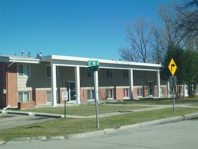Building Photo - 2220 12th Ave N