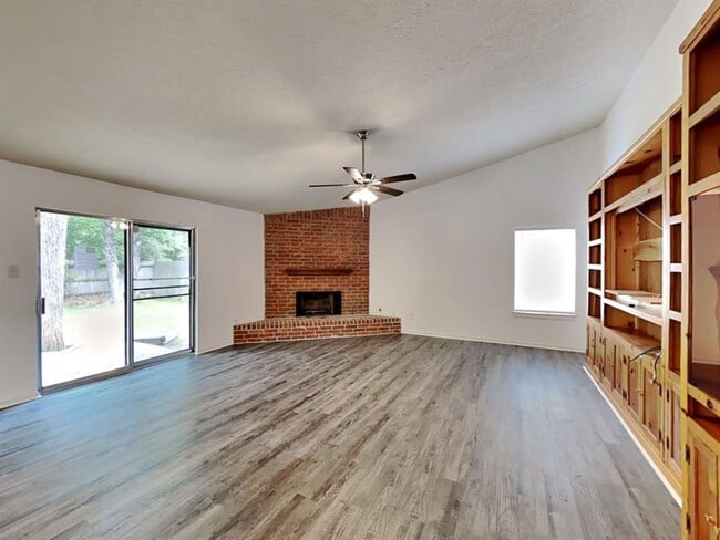Building Photo - 14 S White Pebble Ct