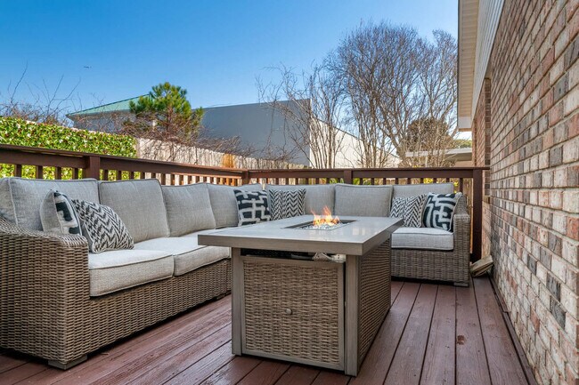 Foto del edificio - 4657 Windstarr Dr