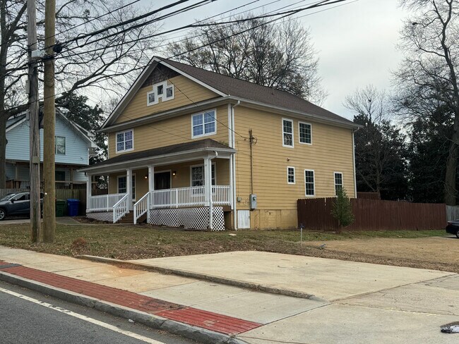 Foto del edificio - 2483 Memorial Dr SE