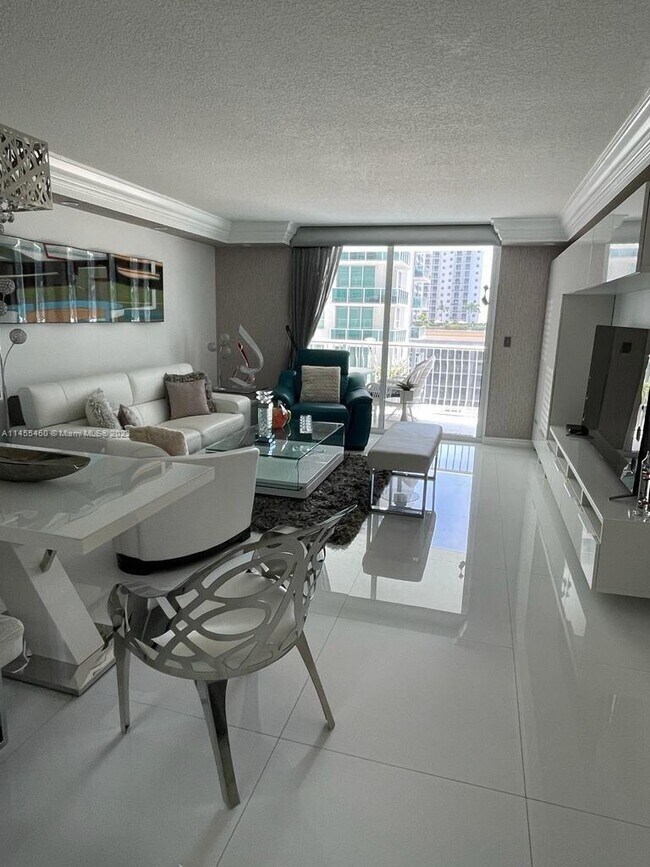 Foto del edificio - 1200 Brickell Bay Dr