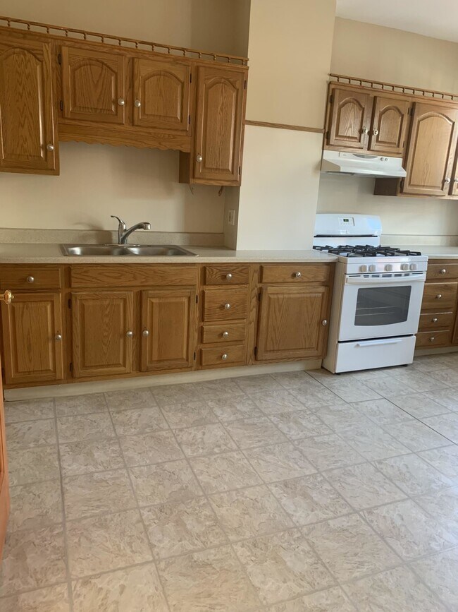 Building Photo - 2 Powers Ct