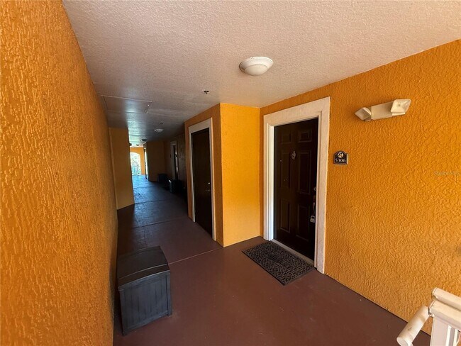 Foto del edificio - 5463 Vineland Rd