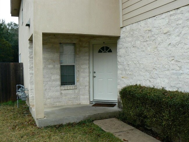 Building Photo - 6703 Hill Oaks Dr