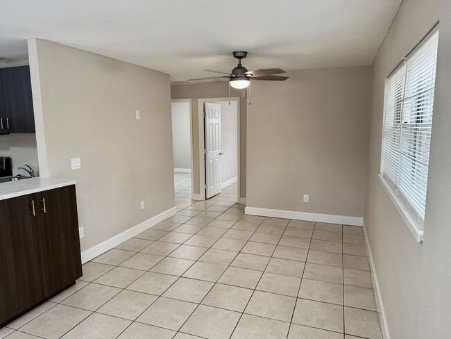 Foto del edificio - Fully Renovated and Modern 3/1 Available Now!