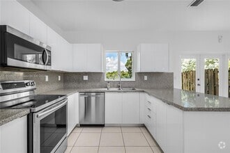 Building Photo - 942 SW 147th Ct