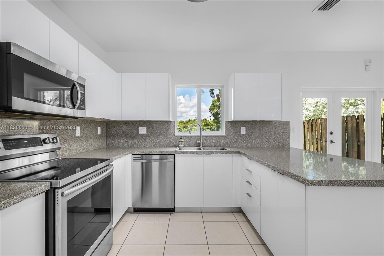 Primary Photo - 942 SW 147th Ct