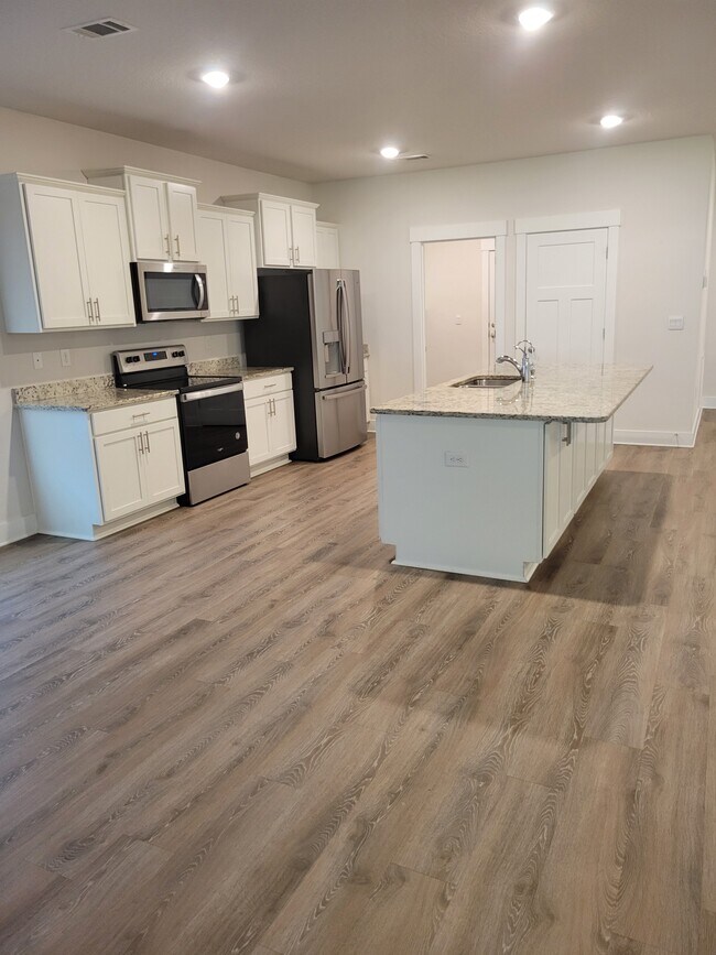 Building Photo - 1511 Ballyhoo Dr