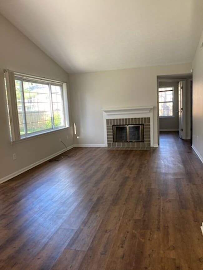 Building Photo - Spacious Washington Township Two Bedroom R...
