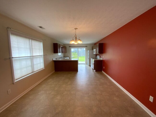 Building Photo - Beautiful 3 bedroom, 2 bath unfurnished home in Neighborhoods of Holly Ridge