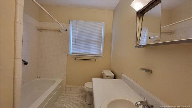 Building Photo - 1005 N Elm St