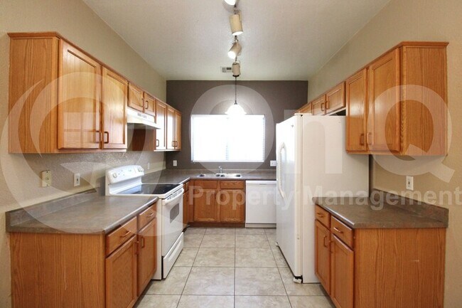 Foto del edificio - 10441 W Palm Ln