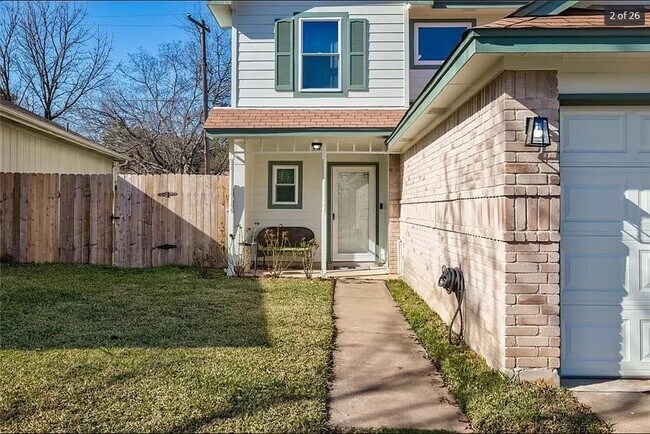 Building Photo - 1102 Greenbriar Loop