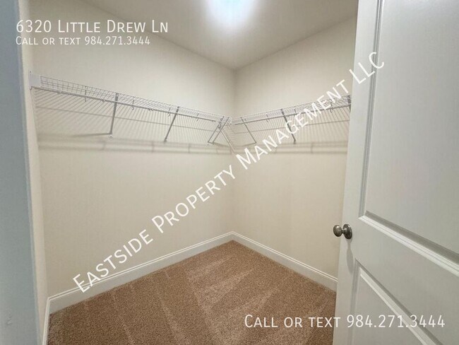 Foto del edificio - 6320 Little Drew Ln