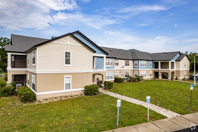 1002 Bristol Lake Rd, Mount Dora, FL 32757 - Bristol Lakes Apartments