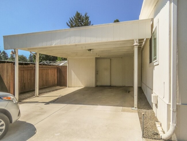 Foto del edificio - 3 bedroom 2 bath available in Century Meadows Park in Aurora !!