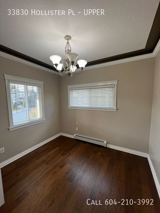 Photo du bâtiment - Beautiful Upper in Mission