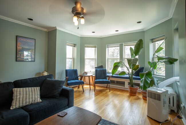 Foto del edificio - 2048 W Fargo Ave