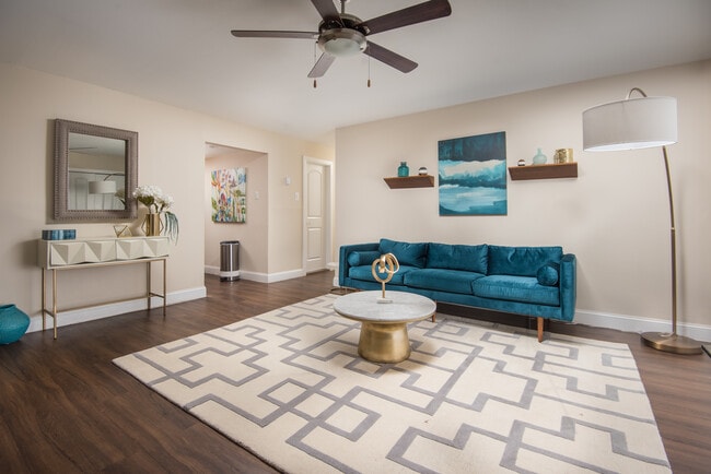 Apartamento reformado - Aspen Grove Apartment Homes