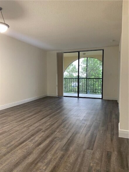 Building Photo - 19455 NE 10th Ave