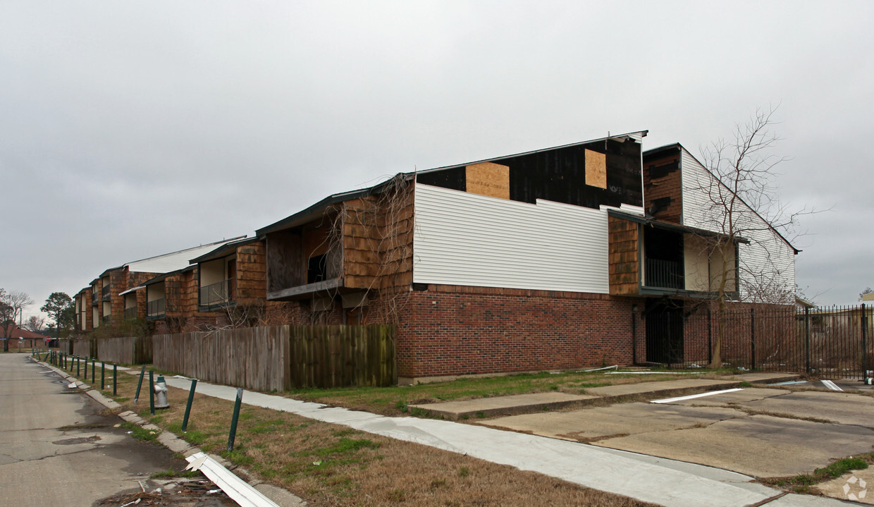 Primary Photo - Cedar Creek Apartments