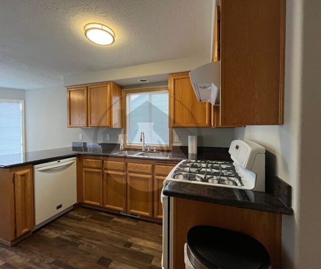 Foto del edificio - Single Level House - Move-in Ready Early July