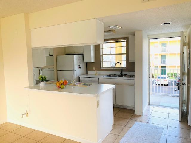 Building Photo - 6284 La Costa Dr