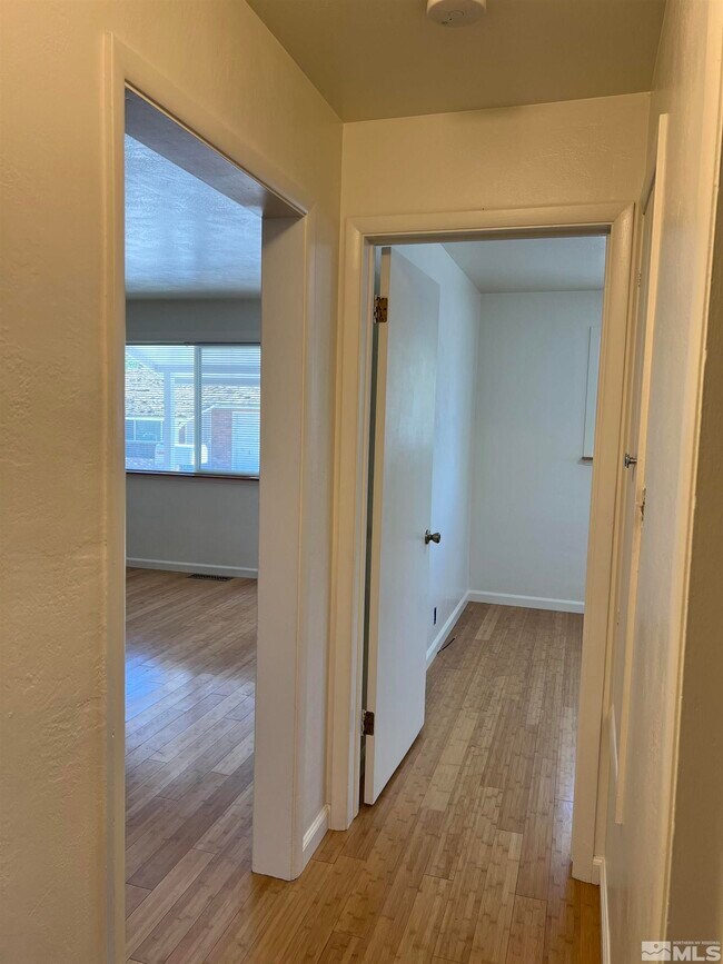 Building Photo - 975 Berrum Ln