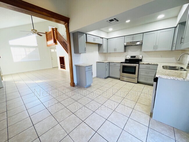 Building Photo - 5534 W Vartikian Ave