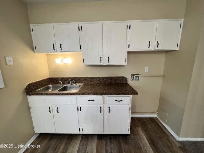 Foto del edificio - 536 Crestwood Rd