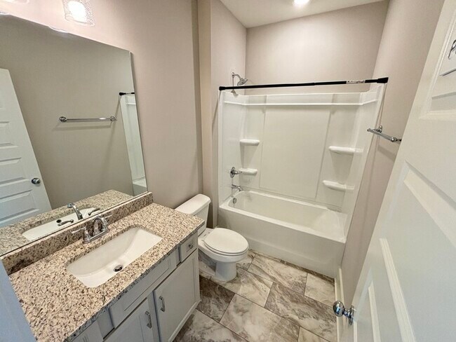 Building Photo - Evergreen Hills like-new home!