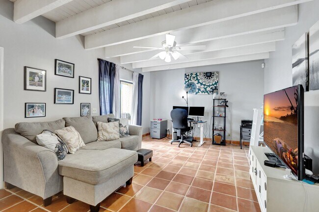 Foto del edificio - 1586 Shaker Cir