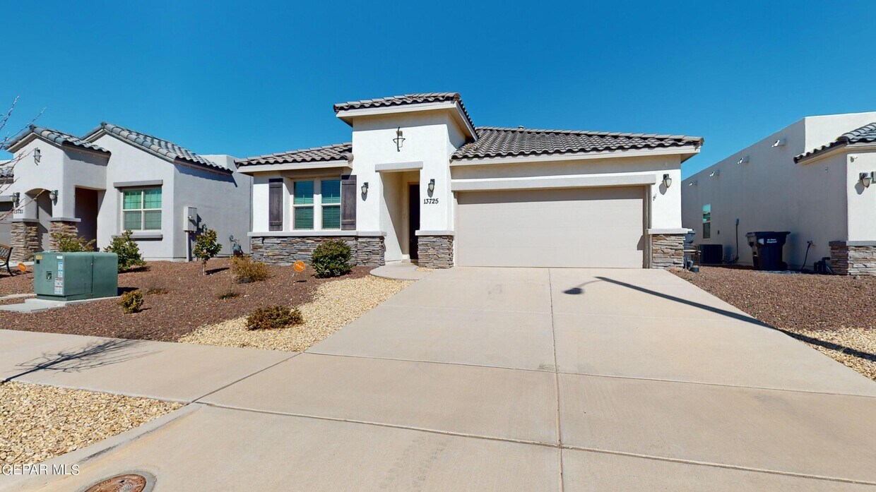 Foto principal - 13725 Olney Ave