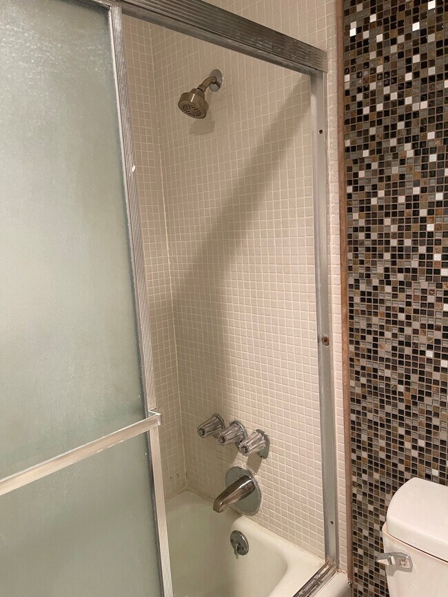 Foto del edificio - 7510 Hornwood Dr