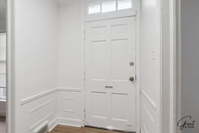 Building Photo - $1290 3 bedroom bungalow