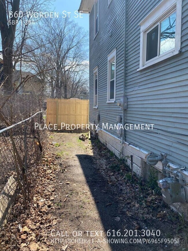 Building Photo - 860 Worden - LARGE 5-bedroom, 2-bath house!