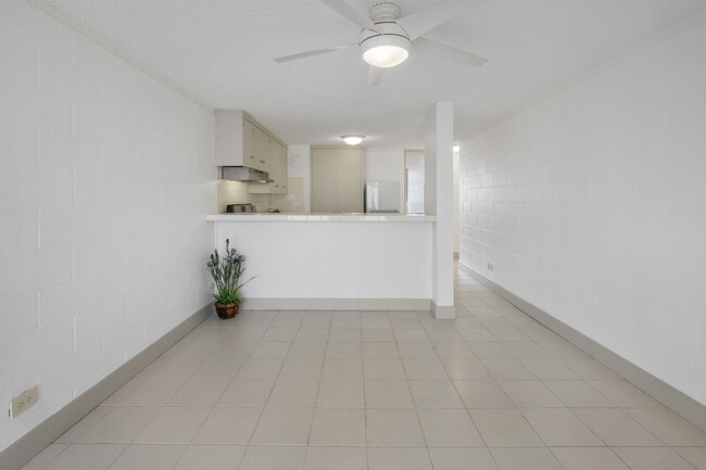 Building Photo - *** Newly Upgraded 3 bedroom / 1 bath Great Location/Amazing Price!!Must see!!Don't Miss Out (Uni...