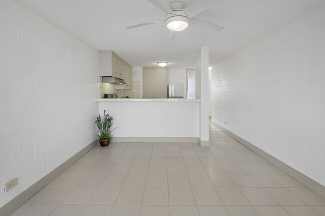 Foto del edificio - *** Newly Upgraded 3 bedroom / 1 bath Great Location/Amazing Price!!Must see!!Don't Miss Out (Uni...
