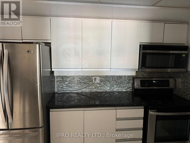 Building Photo - 5-705 Concorde Pl